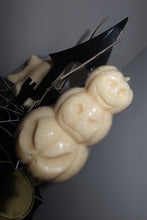 Load image into Gallery viewer, Black Swan Candle - ATasteOfIcee Kollection